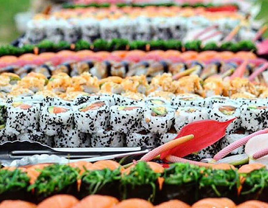 lots-of-sushi-rolls